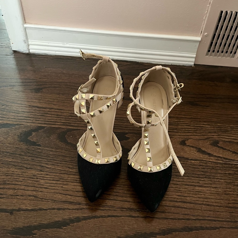 Size 7 & 4inch heels lightly worn.